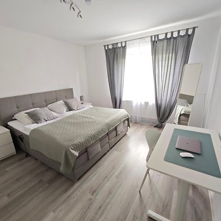 Fh-Naehe: Modernes Apt Mit Balkon ホーフ エクステリア 写真