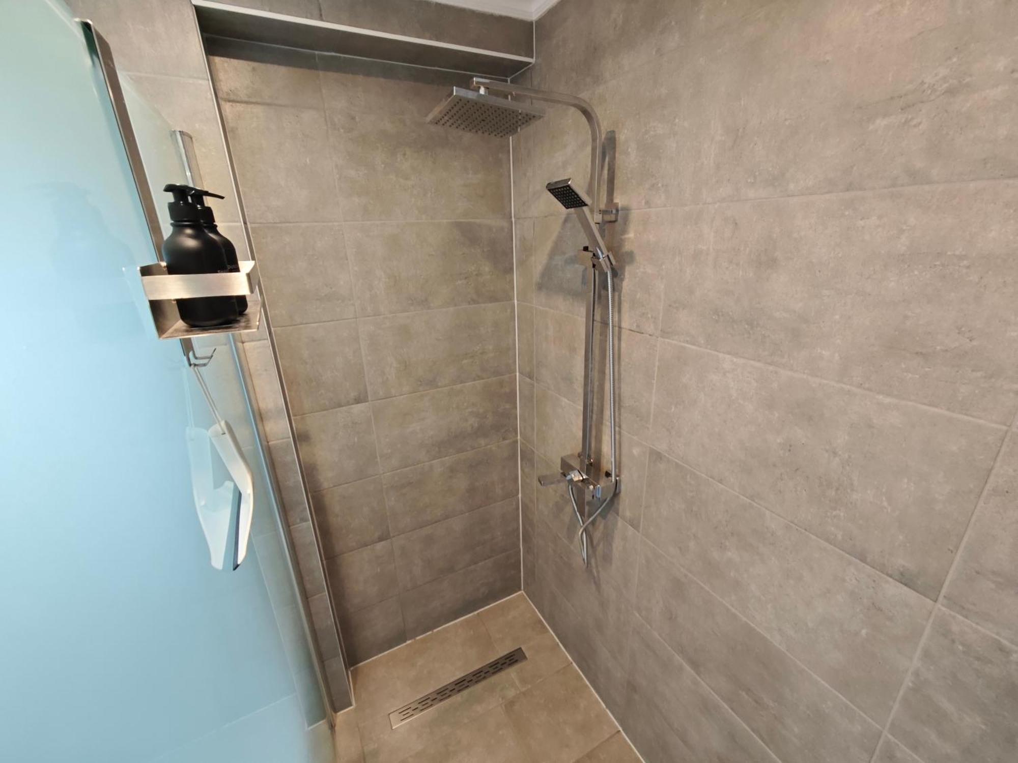 Fh-Naehe: Modernes Apt Mit Balkon ホーフ エクステリア 写真