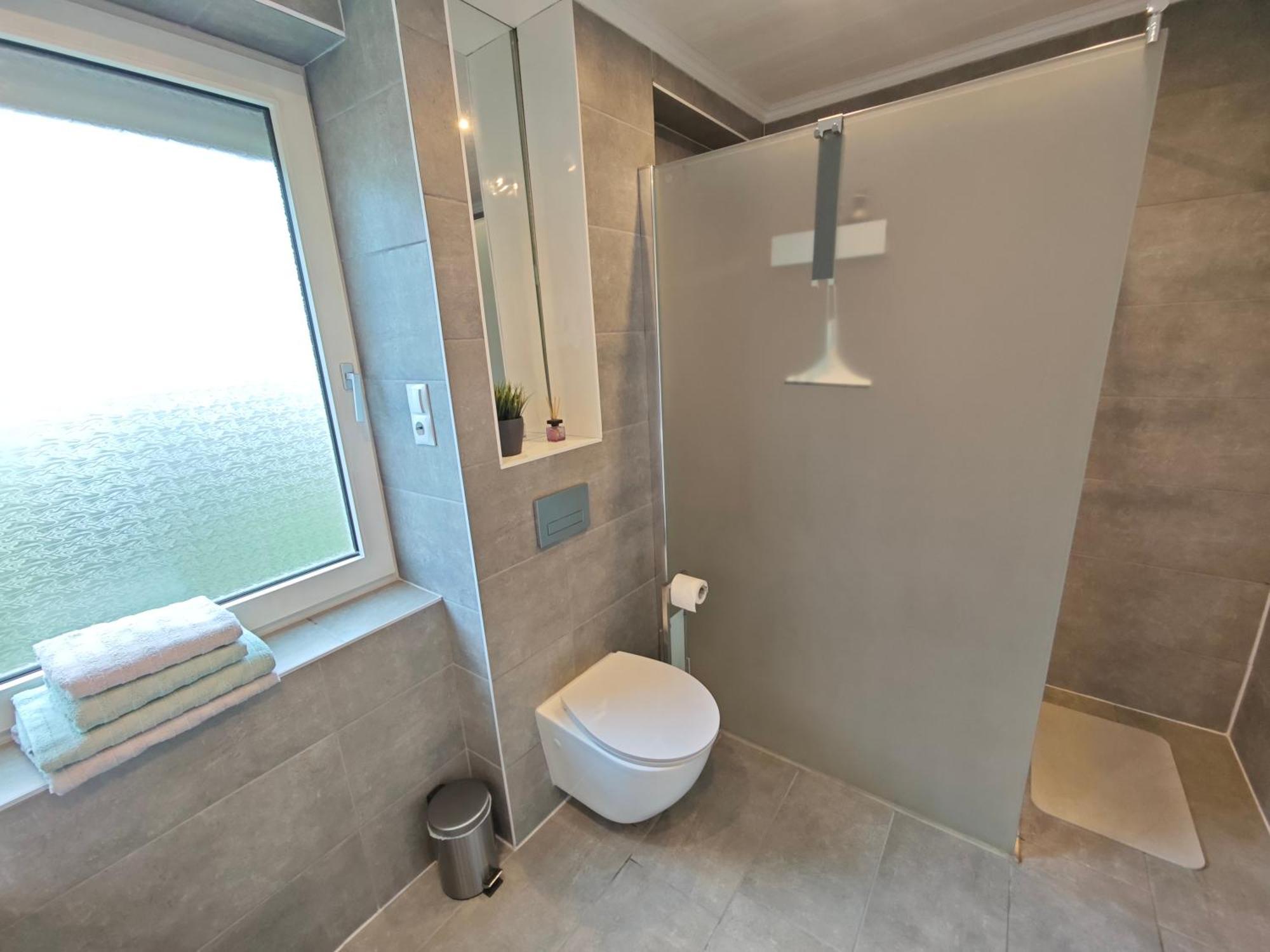 Fh-Naehe: Modernes Apt Mit Balkon ホーフ エクステリア 写真