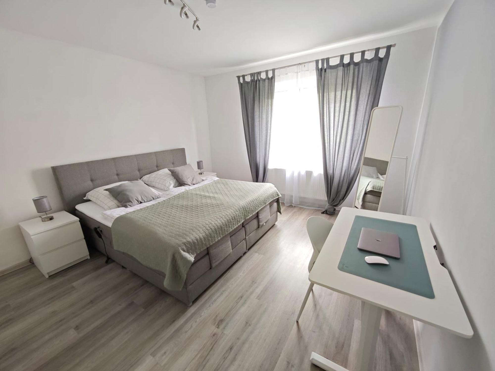 Fh-Naehe: Modernes Apt Mit Balkon ホーフ エクステリア 写真